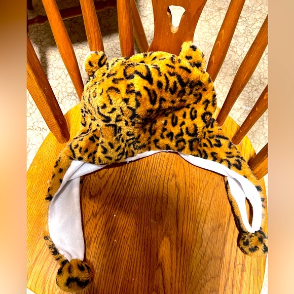 Kids Furry/Soft Leopard Hat with Ears! - Picture 2 of 3